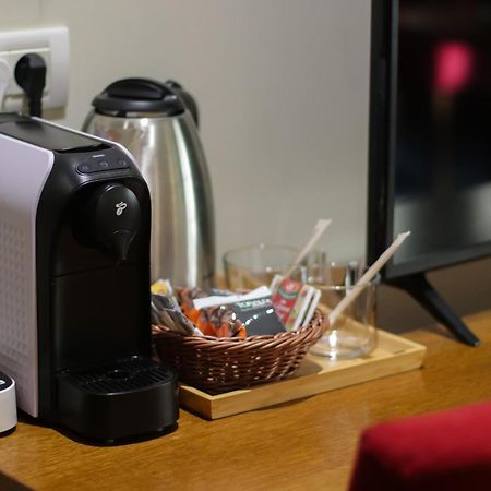 Opus Villa Sinaia Ngoại thất bức ảnh A Nespresso coffee machine in a hotel room