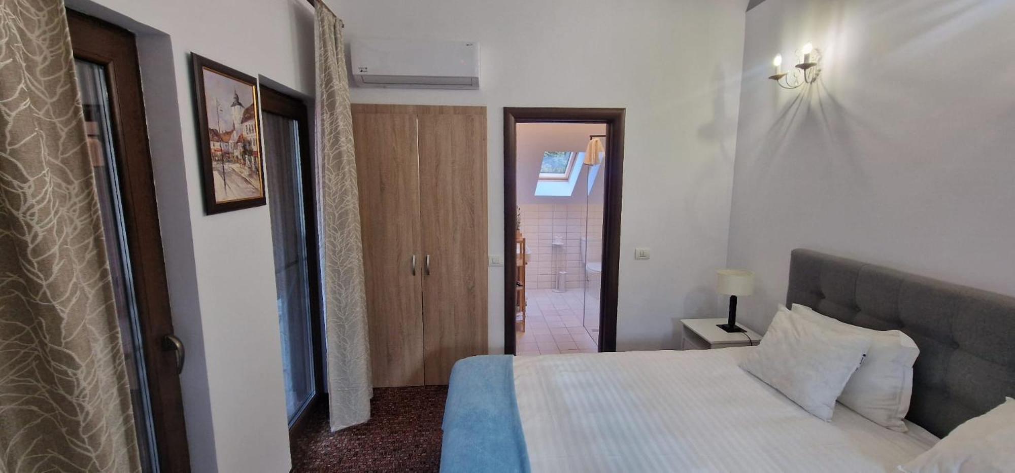 Opus Villa Sinaia Ngoại thất bức ảnh A bedroom in the hotel